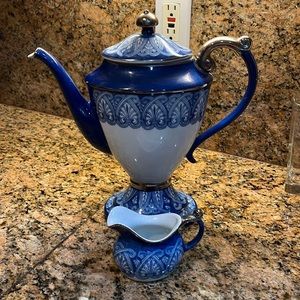 Vintage Bombay Tile Coffee Pot white/blue and creamer